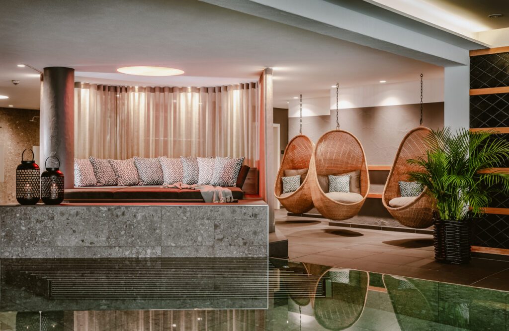 Das Foto darf ausschließlich für PR- und Marketingmaßnahmen der HOTEL BERGKRISTALL GmbH & Co. KG - Willis 8 - D-87534 Oberstaufen räumlich und zeitlich unbegrenzt verwendet werden. Das Copyright verbleibt beim Bildautor Günter Standl (www.guenterstandl.de). Jegliche Nutzung Dritter ist mit dem Bildautor gesondert zu vereinbaren. Der Bildautor stellt das gelieferte Bildmaterial nicht von Rechten Dritter frei. Etwaige Ansprüche Dritter fallen in den Verantwortungsbereich des Bildnutzers.